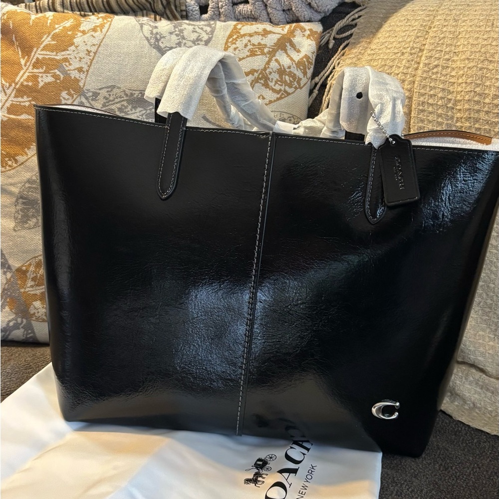 Authentic COACH 1941 patent Leather magnetic closure large Tote Bag - Picture 9 of 16